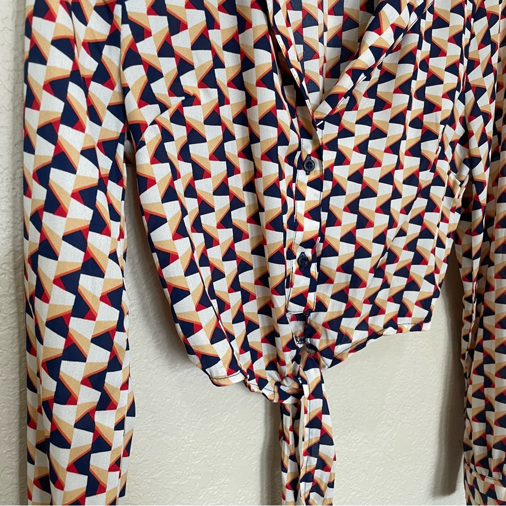 Geometric Patterned Tie-Front Blouse - Picture 2 of 8